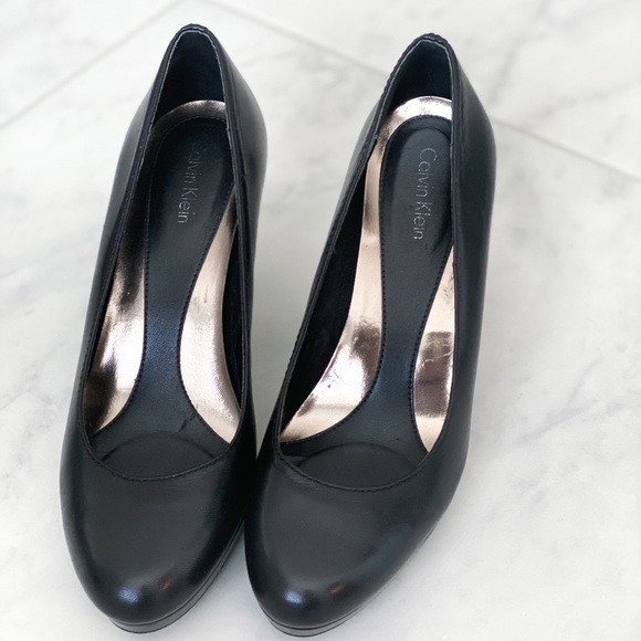 Black leather Calvin Klein heels - Picture 2 of 5
